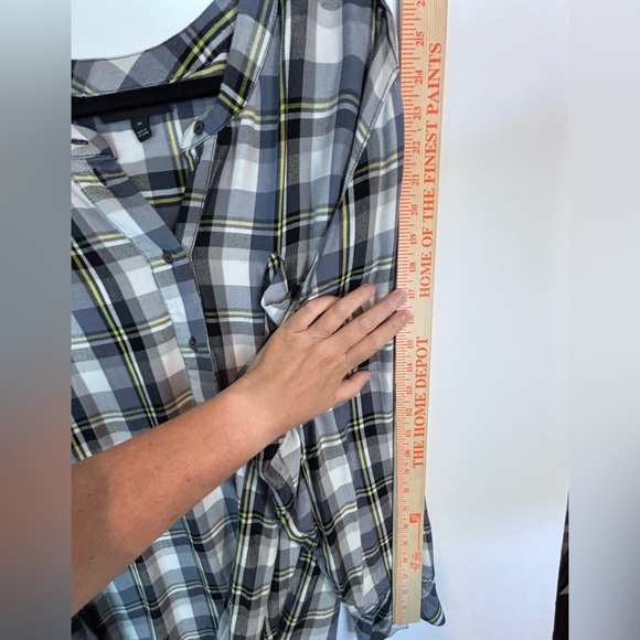 Lane Bryant Plaid Tunic Top Size 28 Blue Gray Black Rayon Long Sleeve - Picture 13 of 16